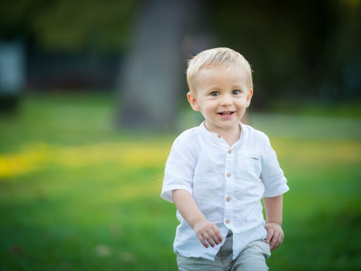 portret djeteta prirodno svjetlo obiteljska fotografija zagreb park